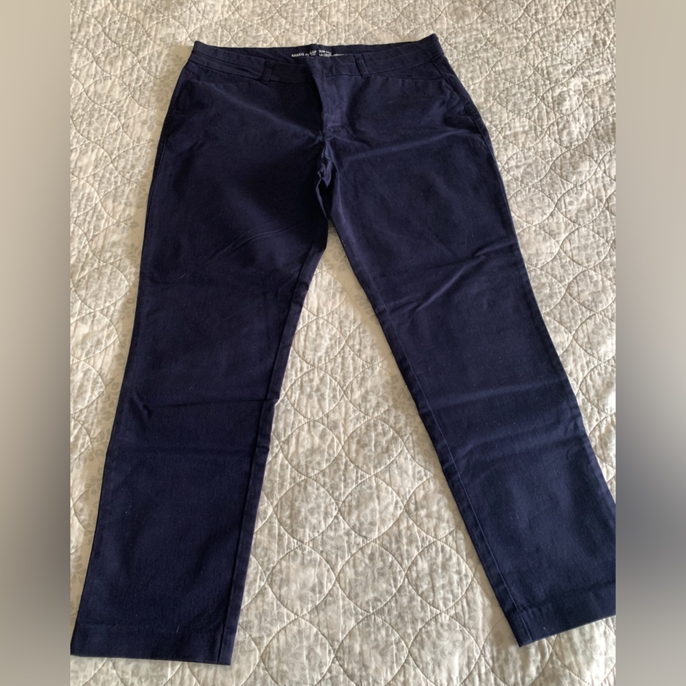 Gap khakis. Navy blue. EUC. Size 8